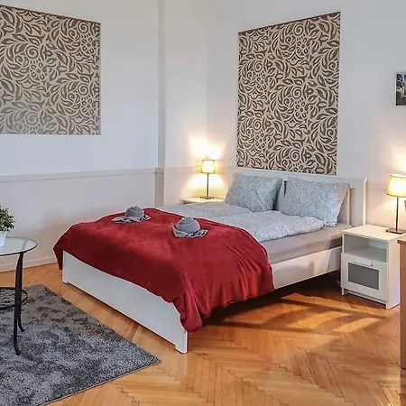 Astoria Apartment *